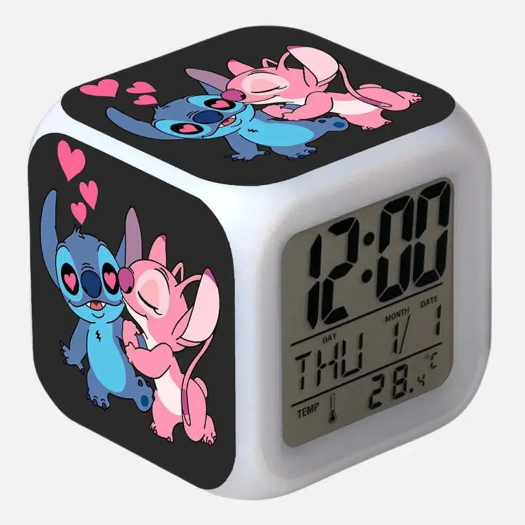 Despertador LED com imagem do Stitch e visor digital com data e hora – Romantizze